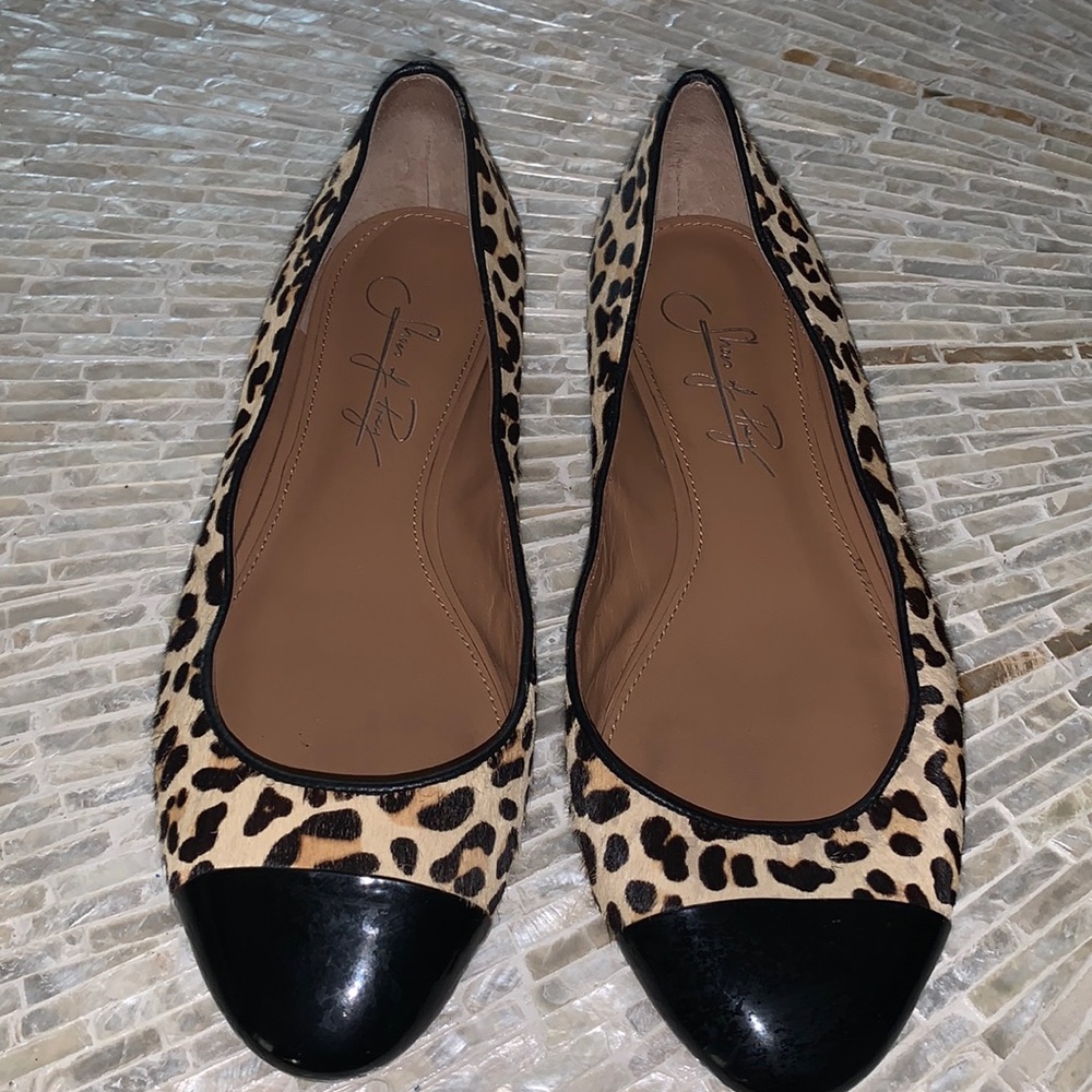 Size 7.5 Women’s animal print flats